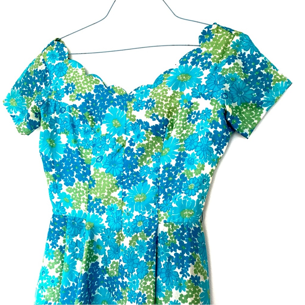 Stunning Vintage Small rare designer hand crafted floral dress scalloped edge